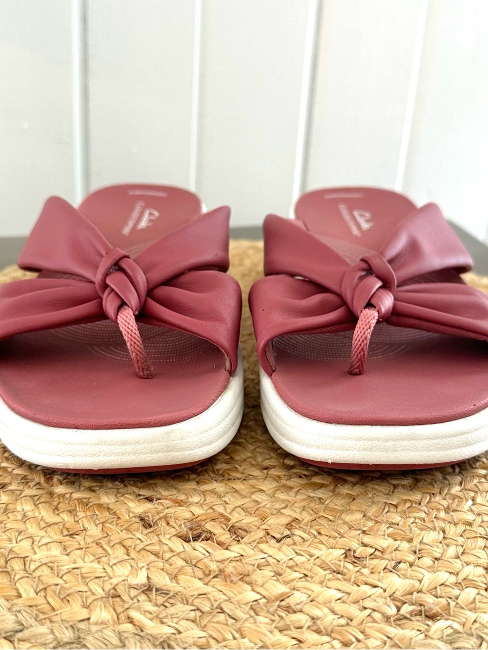 Clarks Women's Bow Thong Sandals in Dusty Rose - Picture 5 of 7